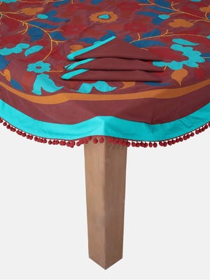 Maroon Appliquéd Cotton Tablecloth with Napkin Set